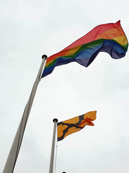 Sliedrecht hijst de regenboogvlag op Coming Out Day